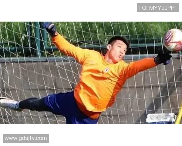 中国球迷热议足球明星表现不佳纷纷吐槽引发热烈讨论